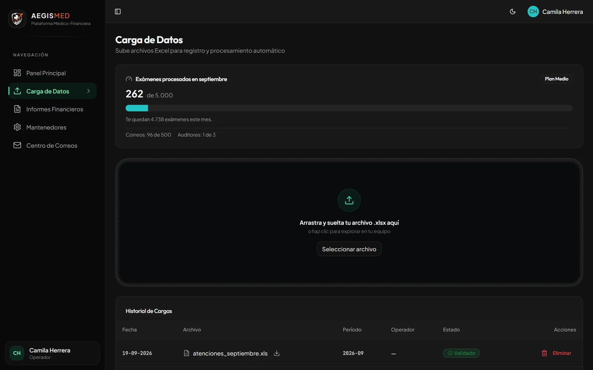 Pantalla Carga de Datos de AegisMed, con la zona para subir el archivo y el historial de cargas